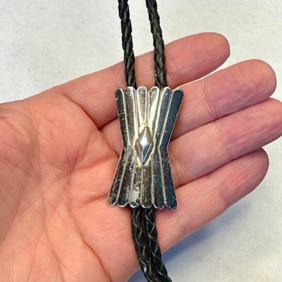 Vintage Sterling Silver Hourglass Bolo Tie - Picture 3 of 5